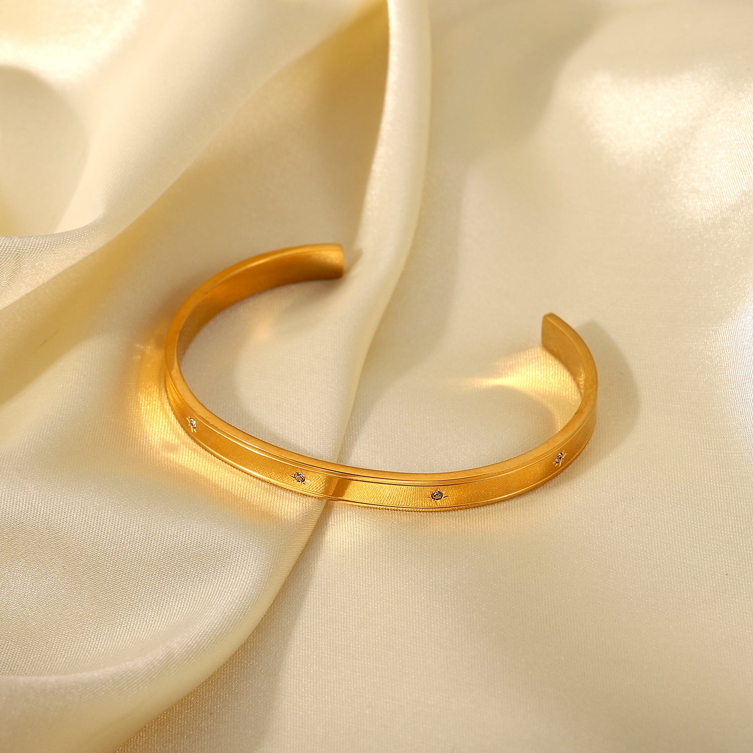 Star Cuff Bangle Stainless Steel Non Tarnish Unbranded