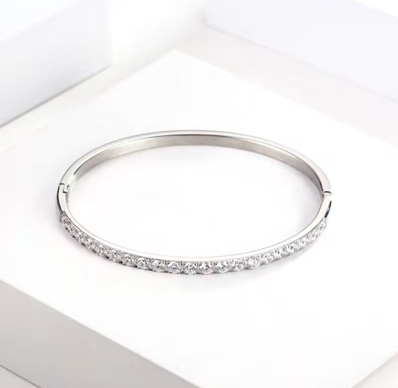 Neriyah Stone Bangle Unbranded