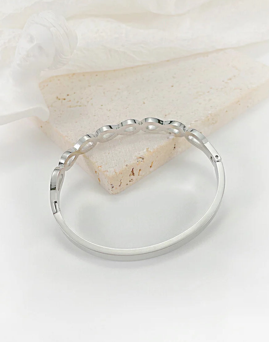 Infinity Bangle Stainless Steel Non Tarnish Unbranded
